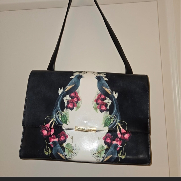 Ted Baker Handbags - Ted Baker Elegant Black and White Shoulder Bag